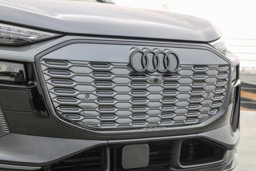 2025 Audi SQ6 e-tron Premium