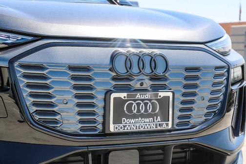 2025 Audi SQ6 e-tron Premium