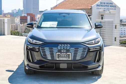 2025 Audi SQ6 e-tron Premium