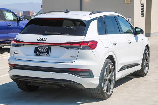 2025 Audi Q4 e-tron 55 quattro Premium