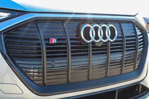 2023 Audi e-tron S Premium Plus