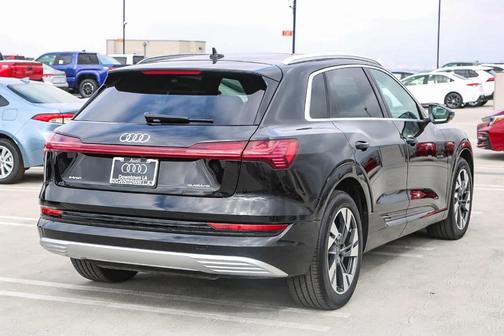 2022 Audi e-tron Premium Plus