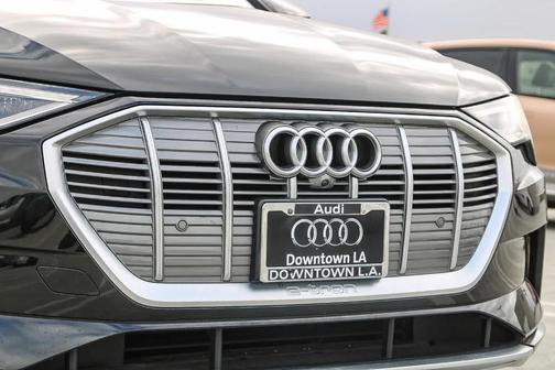 2022 Audi e-tron Premium Plus