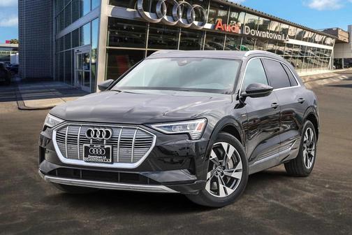 2022 Audi e-tron Premium Plus