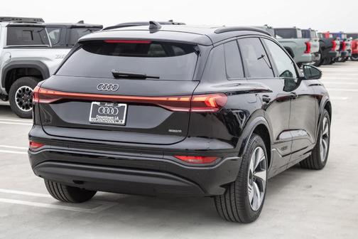 2025 Audi Q6 e-tron Premium