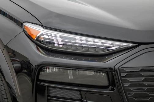 2025 Audi Q6 e-tron Premium