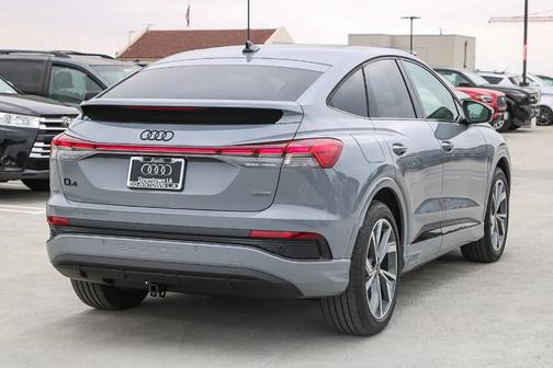2025 Audi Q4 e-tron 55 quattro Premium