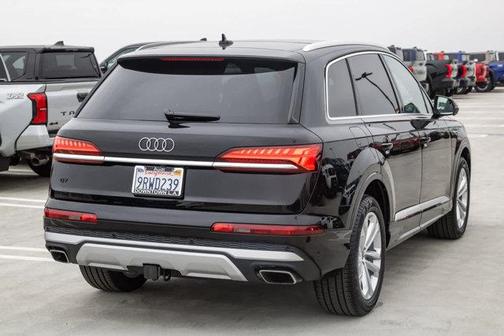 2025 Audi Q7 55 Premium Plus