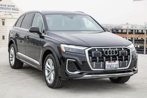 2025 Audi Q7 55 Premium Plus