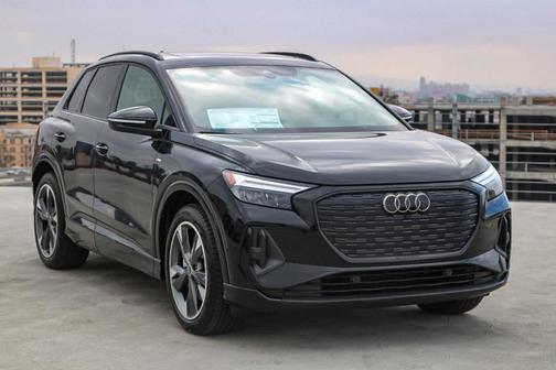 2025 Audi Q4 e-tron 55 quattro Premium
