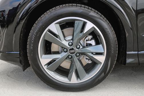 2025 Audi Q4 e-tron 55 quattro Premium