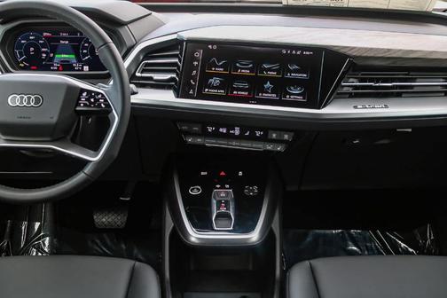 2025 Audi Q4 e-tron 55 quattro Premium