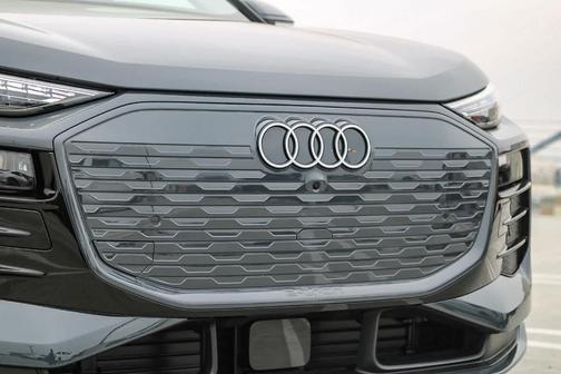 2025 Audi Q6 e-tron Premium