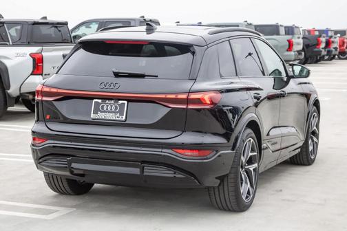 2025 Audi SQ6 e-tron Premium