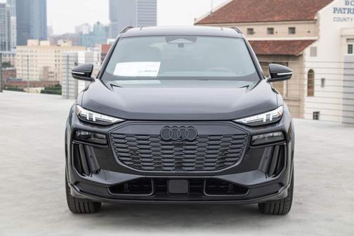 2025 Audi SQ6 e-tron Premium