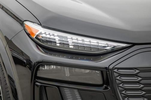 2025 Audi SQ6 e-tron Premium