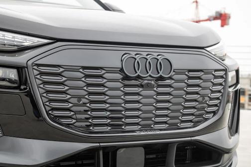 2025 Audi SQ6 e-tron Premium