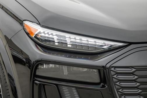 2025 Audi SQ6 e-tron Premium
