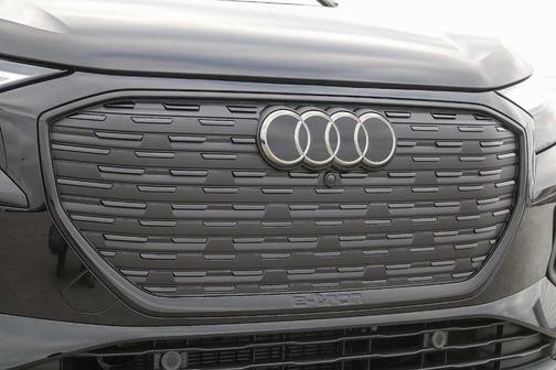 2025 Audi Q4 e-tron 55 quattro Premium