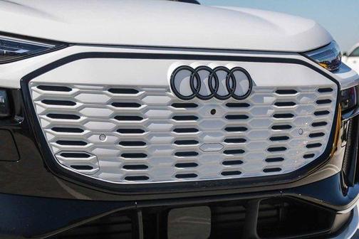 2025 Audi SQ6 e-tron Premium