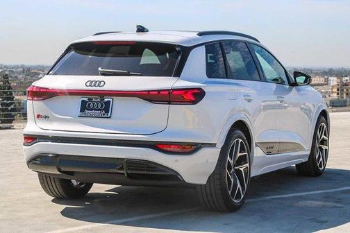 2025 Audi SQ6 e-tron Premium