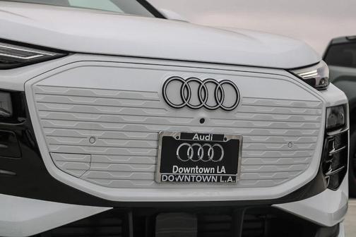 2025 Audi Q6 e-tron Premium