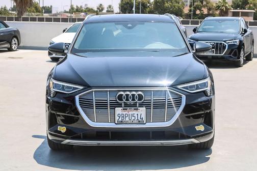 2022 Audi e-tron Premium Plus