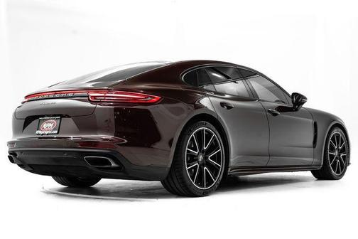 2018 Porsche Panamera 4