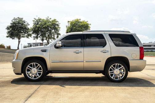 Silver Coast Metallic 2013 Cadillac Escalade Platinum Edition