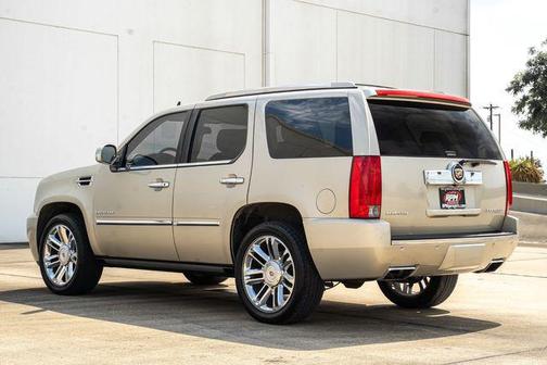 Silver Coast Metallic 2013 Cadillac Escalade Platinum Edition