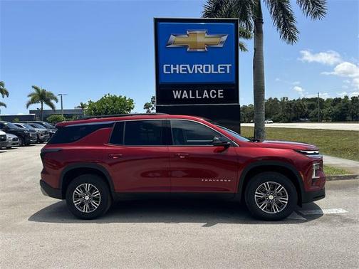2025 Chevrolet Traverse LT
