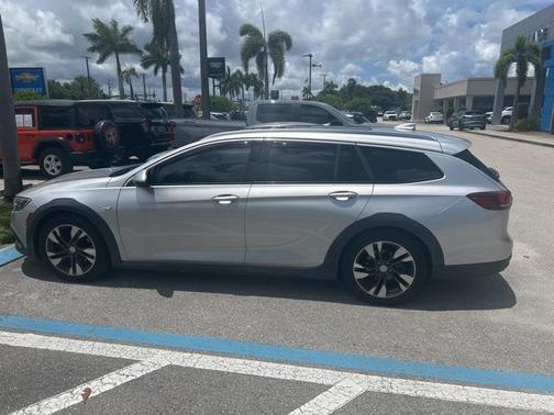 2018 Buick Regal TourX Essence