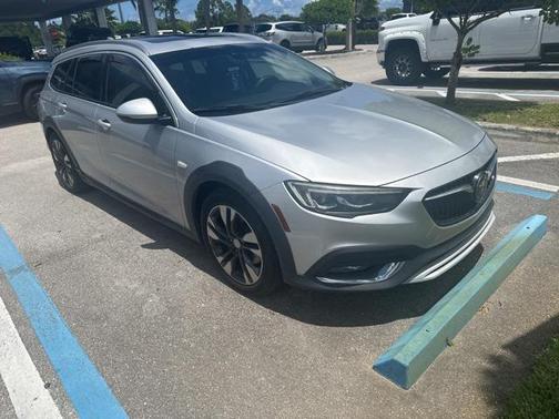 2018 Buick Regal TourX Essence