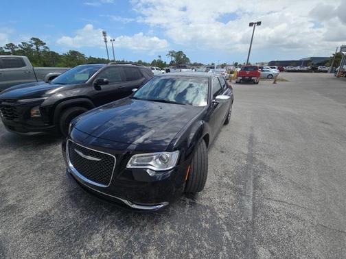 2017 Chrysler 300C Base