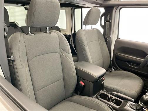 2024 Jeep Wrangler 4-Door Sahara 4x4