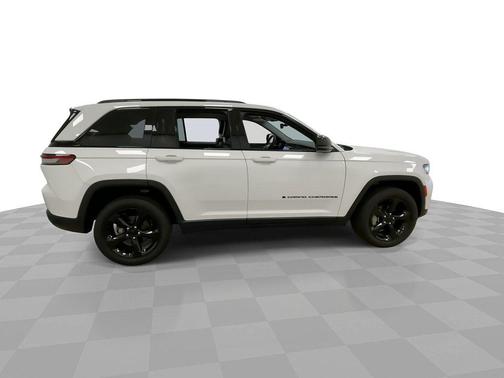 Bright White Clearcoat 2023 Jeep Grand Cherokee Limited