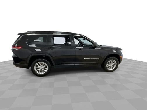 Diamond Black Crystal Pearlcoat 2024 Jeep Grand Cherokee L Laredo