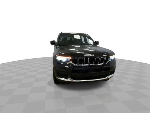 Diamond Black Crystal Pearlcoat 2024 Jeep Grand Cherokee L Laredo