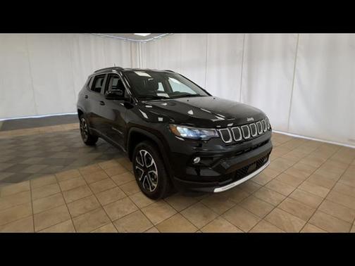 Diamond Black Crystal Pearlcoat 2022 Jeep Compass Limited