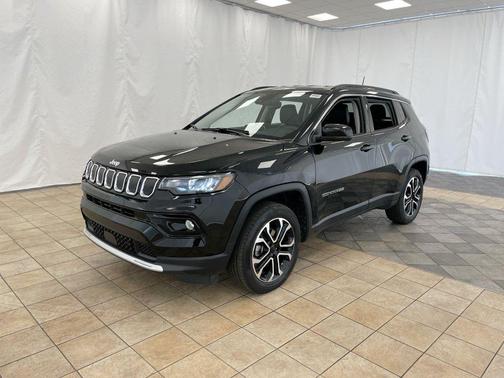 Diamond Black Crystal Pearlcoat 2022 Jeep Compass Limited