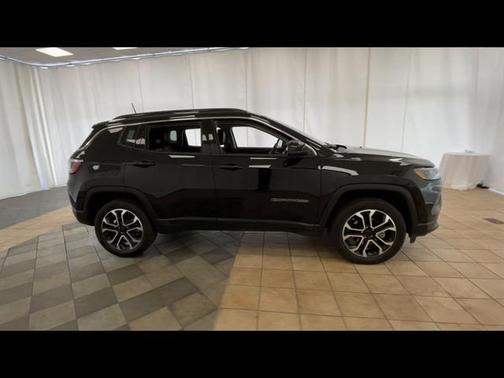 Diamond Black Crystal Pearlcoat 2022 Jeep Compass Limited