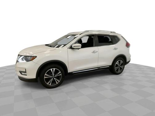 Pearl White 2018 Nissan Rogue SL