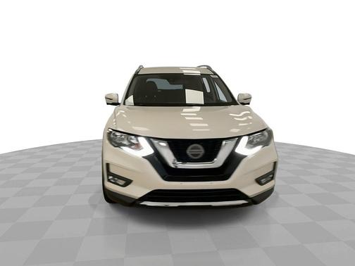 Pearl White 2018 Nissan Rogue SL