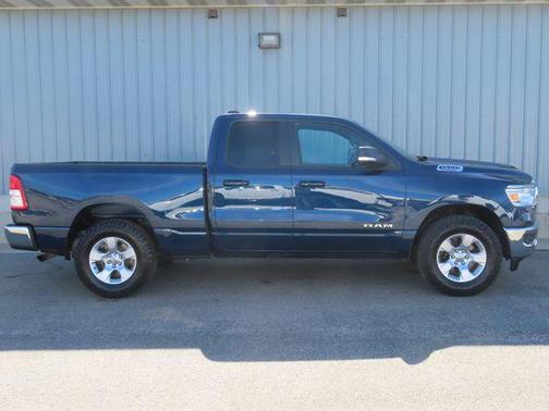 Patriot Blue Pearlcoat 2022 RAM 1500 Big Horn/Lone Star