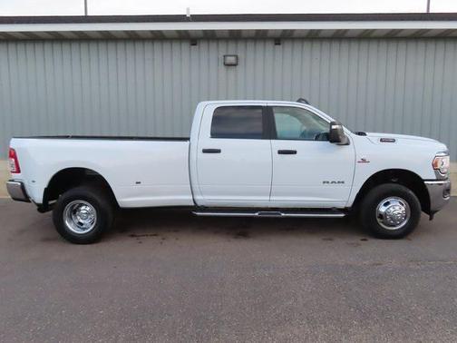 2024 RAM 3500 Big Horn Crew Cab 4x4 8' Box