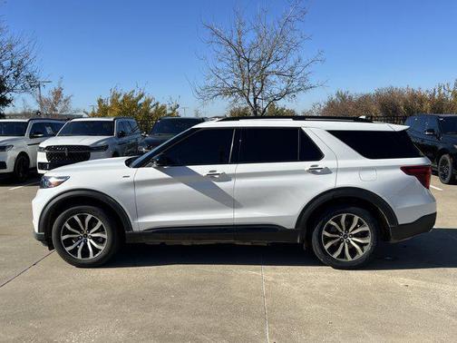 2022 Ford Explorer ST-Line