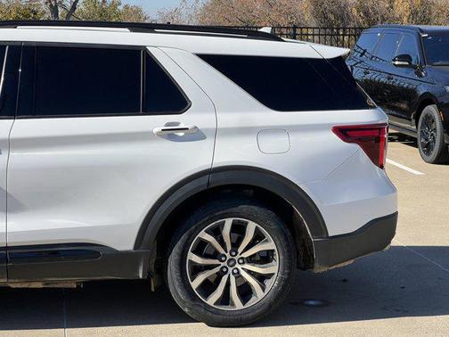 2022 Ford Explorer ST-Line