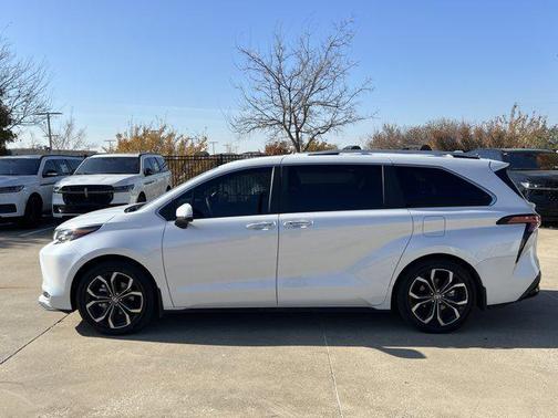 2025 Toyota Sienna Platinum