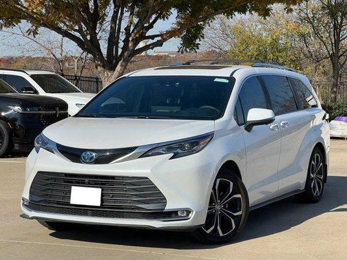 2025 Toyota Sienna Platinum