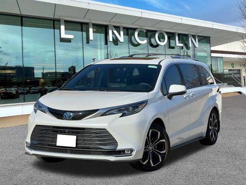 2025 Toyota Sienna Platinum